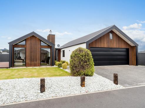 15 Anderton Crescent, Mosgiel