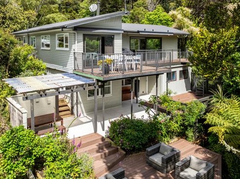 68 Woodfern Crescent, Titirangi