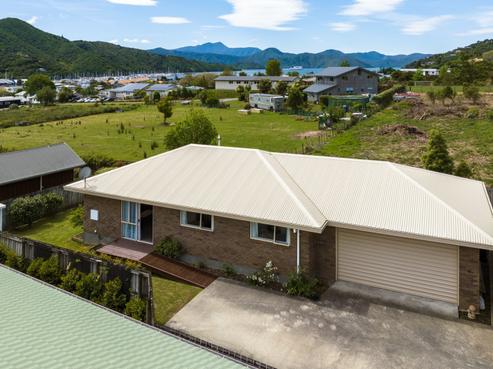 67A Moana View Road, Waikawa