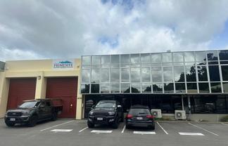 Quality Warehouse with 9 Carparks