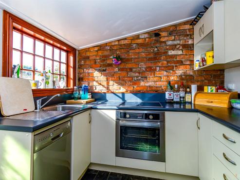 22 Memorial Avenue, Parkside