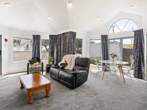 29B The Parade, Island Bay