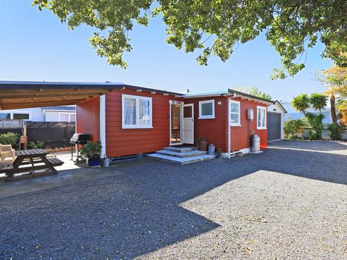 206 Park Road South, Akina