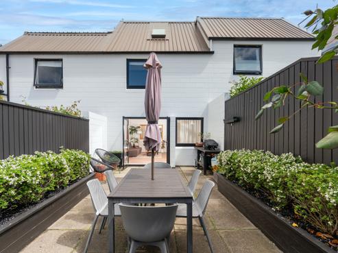 6/11 Pitarua Street, Thorndon