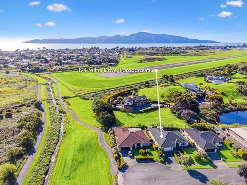 194 Milne Drive, Paraparaumu