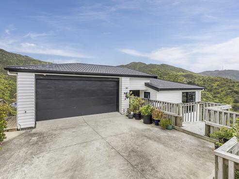 98 Downing Street, Crofton Downs