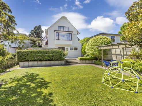 6 Lochiel Road, Khandallah
