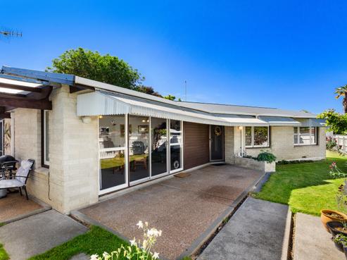 2/800 Willowpark Road South, Akina