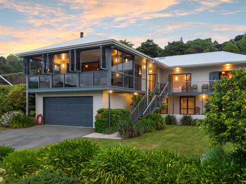 16 Kingfisher Road, Takamatua