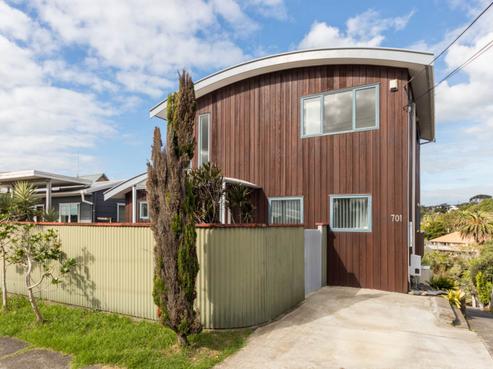 701 Beach Road, Rothesay Bay