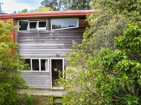 90 Pomare Road, Tirohanga
