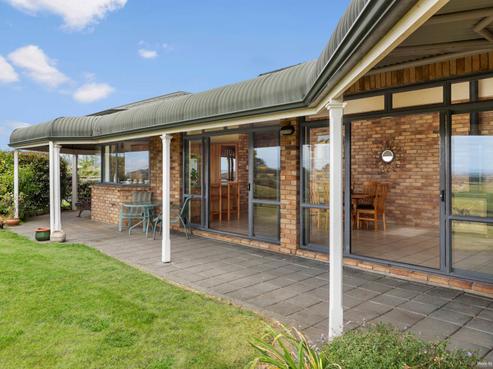 140C Cooper Road, Pollok