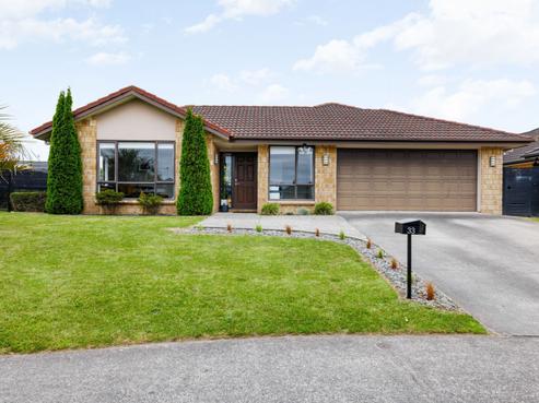 33 Thomas Road, Huntington