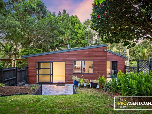 30 Sylvan Valley Avenue, Titirangi