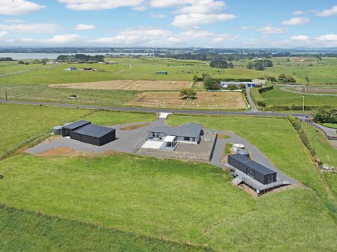 932 Awhitu Road, Pollok