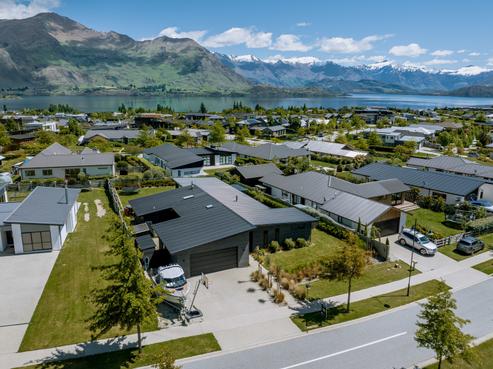 9 Centre Crescent, Wanaka