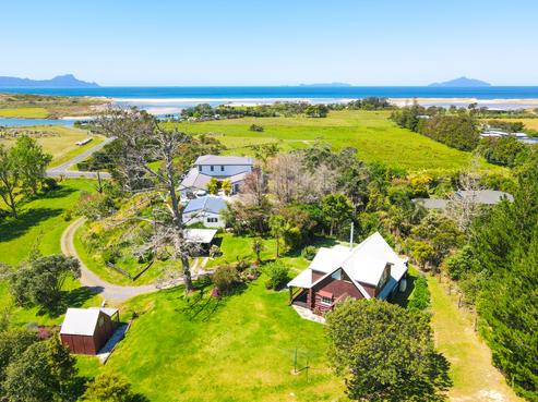 318 Cove Road, Waipu