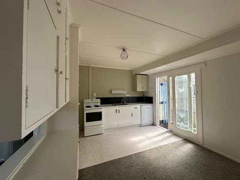 80 Leslie Street, Waitara