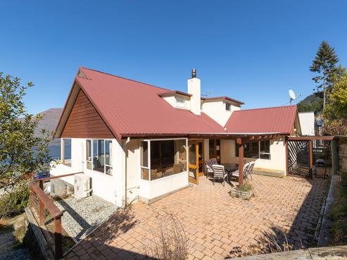 141 Wynyard Crescent, Fernhill/Sunshine Bay