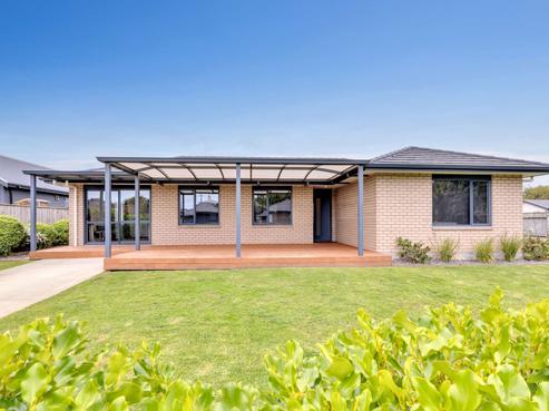 4 Buckingham Place, Springvale