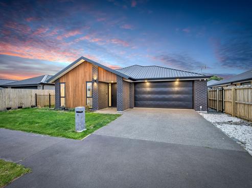 9 Agathis Crescent, Hornby