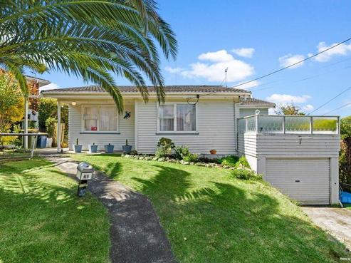 61 Lyons Avenue, Murrays Bay