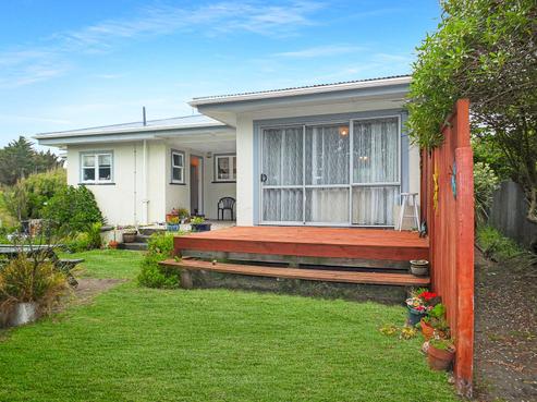 18 Brown Terrace, Foxton Beach