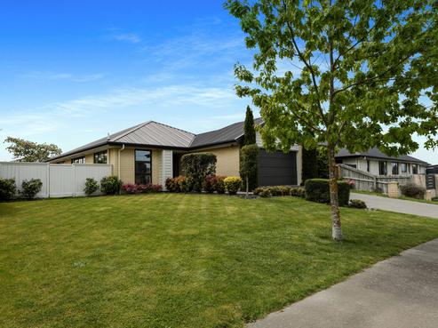 15 Magnolia Drive, Elgin