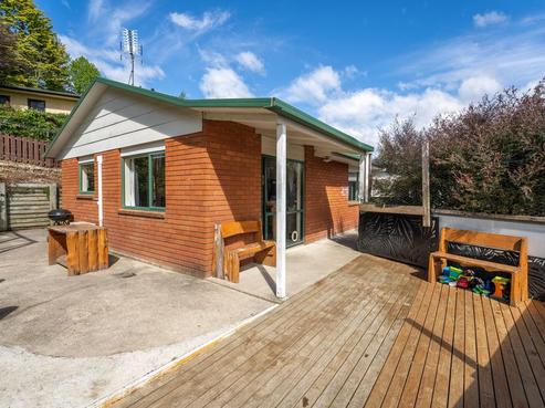 9 Treeton Place, Wakefield