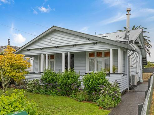 87 Russell Street, Westport