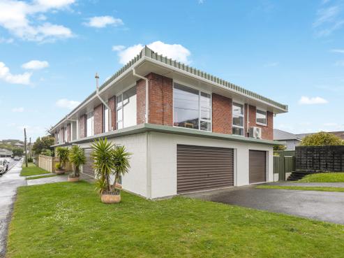 2/17 Lewer Street, Karori
