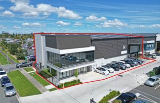 HIGH STUD AND NEAR NEW
