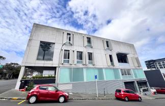 SHOWROOM/OFFICE STANDOUT
