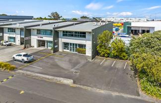 Outstanding office, showroom and warehouse