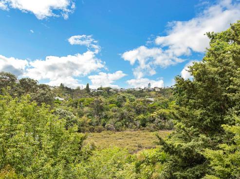 2/27 Onewa Road, Northcote