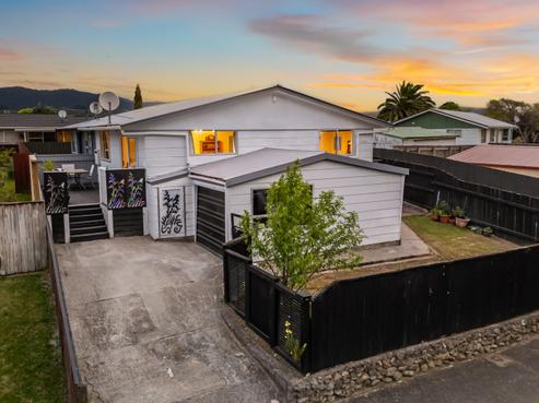 32A Hartford Crescent, Totara Park