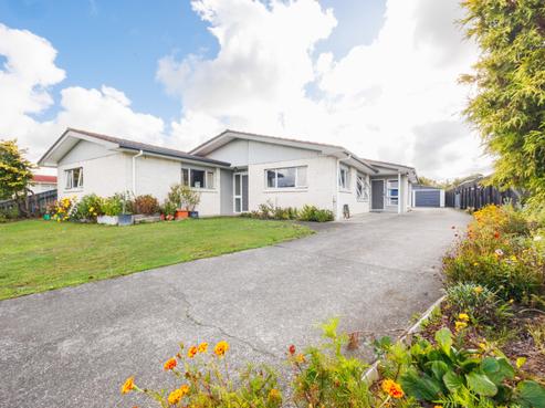 32 John F Kennedy Drive, Milson