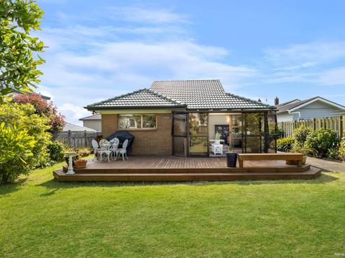 126B Saint Andrews Road, Epsom