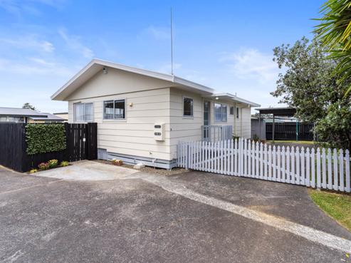 2/3 Silverstone Place, Henderson