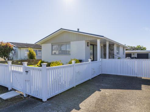 77 Gray Avenue, Paraparaumu Beach