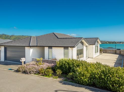 16 Ken Douglas Drive, Aotea