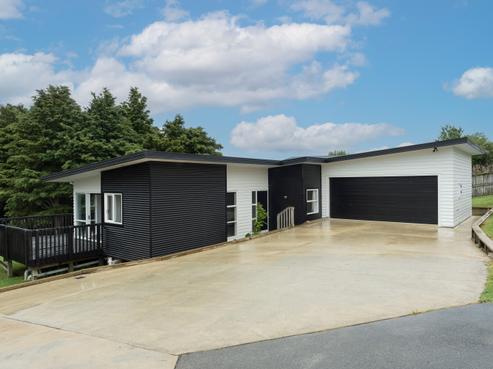 60 Pebble Beach Boulevard, Kamo
