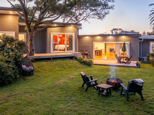 35 Tennis Court Road, Raumati South