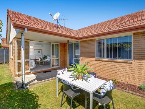 8/262 Centreway Road, Orewa