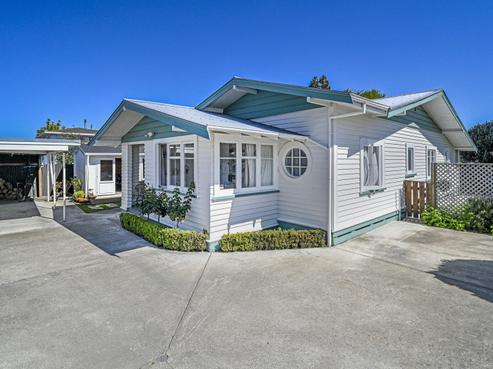 815 Churchill Street, Akina