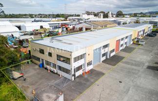 THE CONCOURSE | HIGH STUD + 3 ROLLER DOORS + YARD