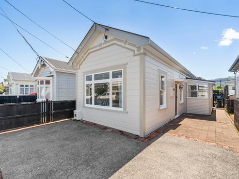 11 Beach Street, Petone