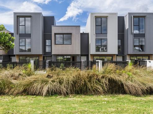 81 Bearing Parade, Long Bay