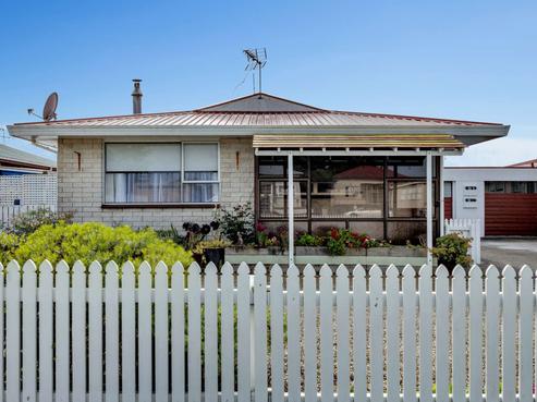 84A Broadway, Stratford
