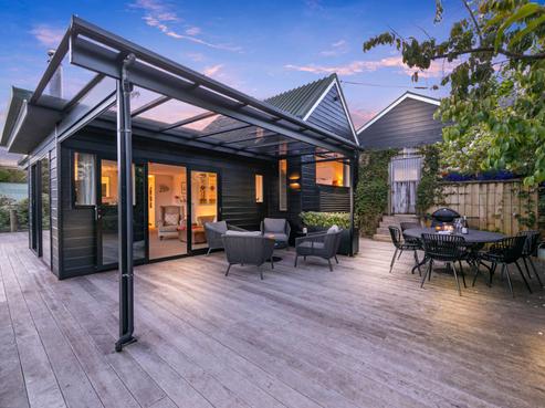 815 East Coast Road, Northcross